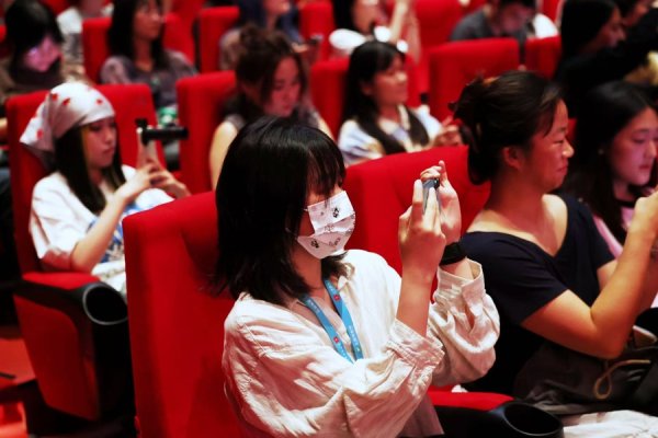 声优配音 在托纳多雷大师班提问的小姐姐找到了！在上影节，她用好问题分享“明灯”