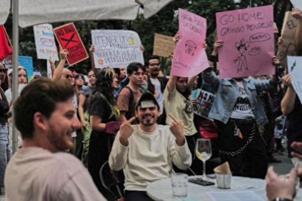 富农优配资源 墨西哥高档化引发的社会不满，抗议情绪升级，愤怒走向暴力