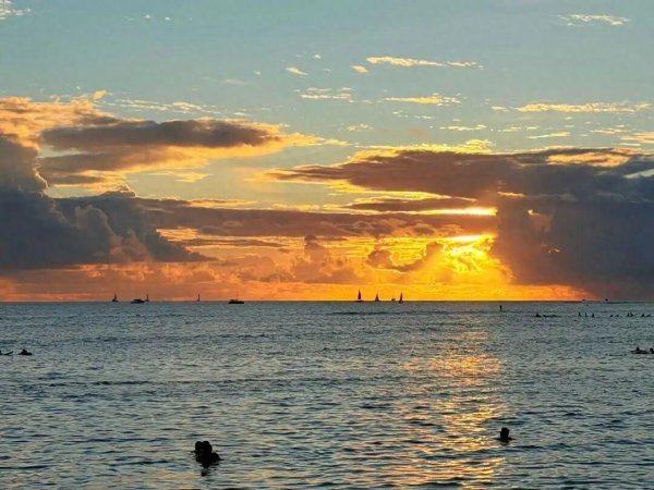 配资交易宝 维业股份高层震荡：董事长张巍突然辞职，公司面临转型挑战